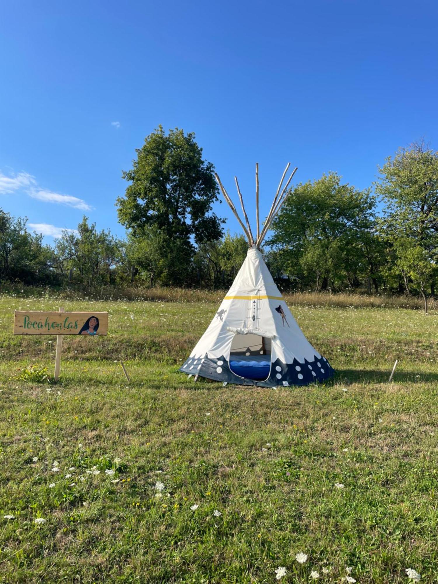 Langaland Glamping Hotel Susenii Birgaului Exterior photo